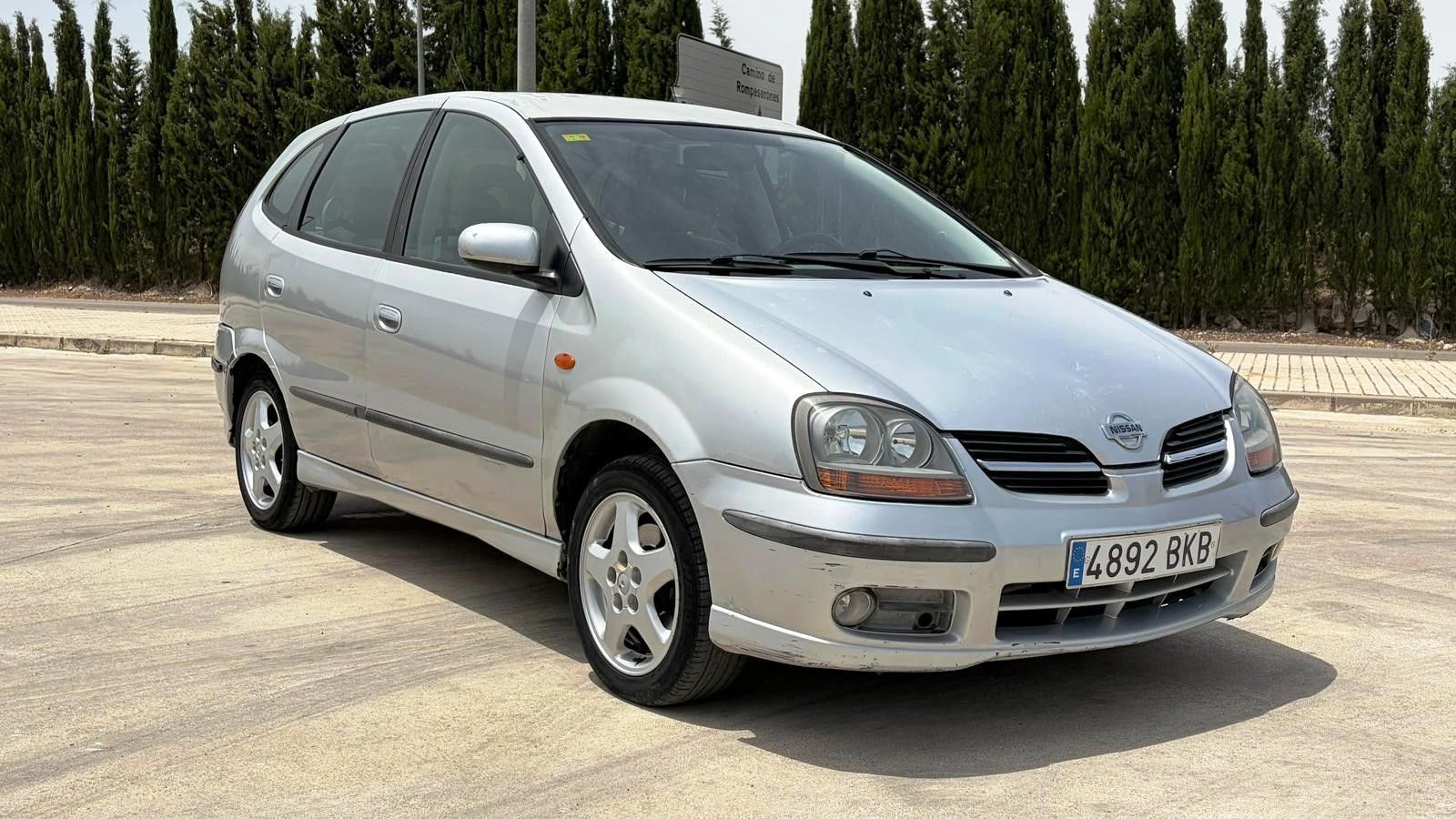Nissan almera tino